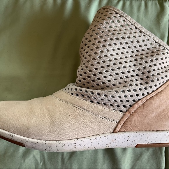 EMU Numeralla Perforated Ankle Booties - Picture 14 of 16